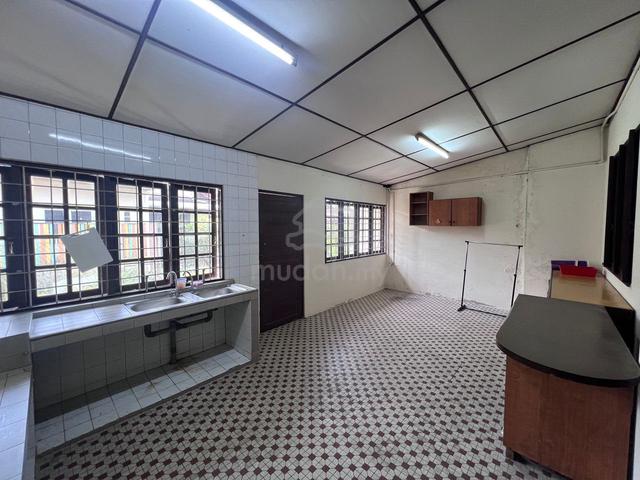 Cheap/ tabuan area/ 2 storey terrace/ 4 bedroom/ for rent 1