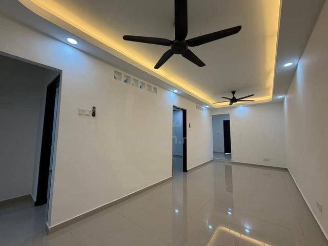 Renovated Open Facing Single Storey Jalan Hamzah Alang Kapar Klang 1