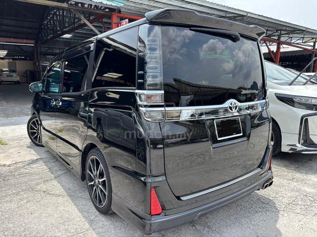 2018 Toyota VOXY 2.0 ZS KIRAMEKI (A) 2 Power Door - 4