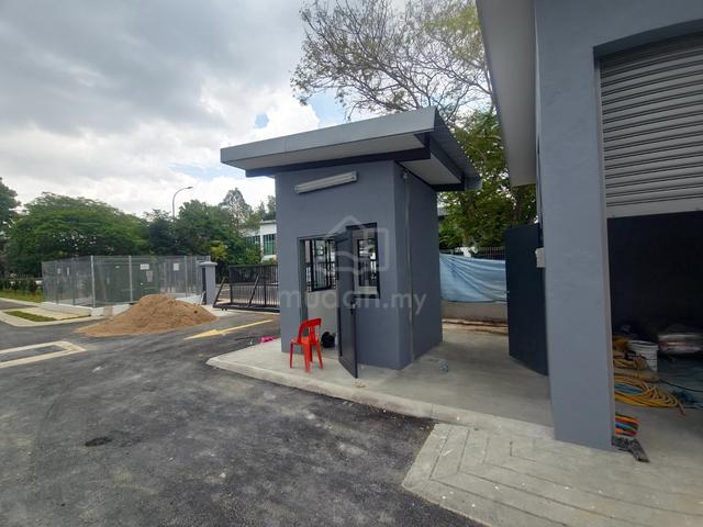 Huge and Brand New Warehouse facing mainroad in Kota Kemuning to let 1
