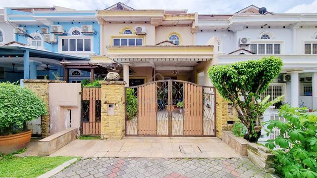 WELL MAINTAINED 2 ½ Storey Terrace, Jalan Nikel Seksyen 7, Shah Alam 1