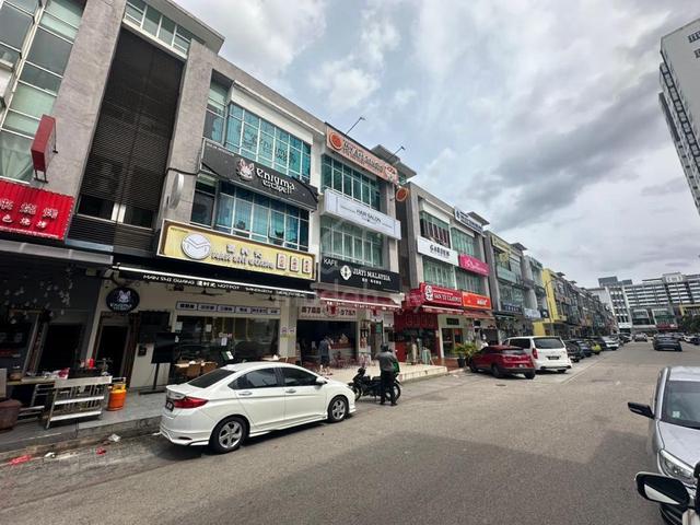 Taman Mount Austin Three Storey Endlot Shop Lot Johor Bahru 1