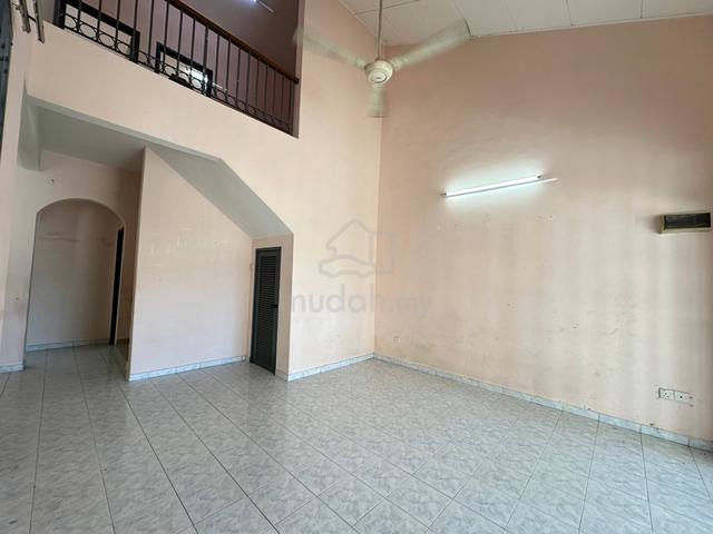 1.5 storey bandar putra Jalan Enggang kulai Johor ioi mall 1