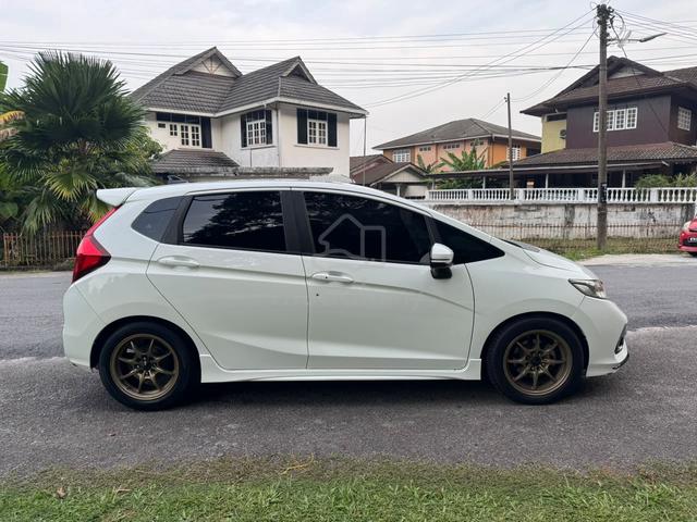 2015 Honda JAZZ 1.5 V (A) FLRS - 4