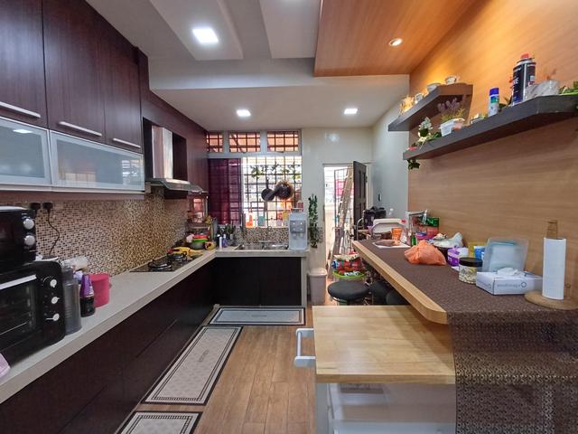 Teres 2 Tingkat Renovated Parent Bilik Bawah | Seksyen 33 Shah Alam 1