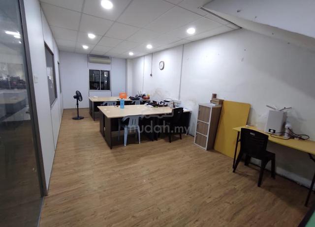 Pandamaran 1.5 Storey Link Factory Endlot for Rent 1
