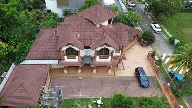 [Hot Area 🔥] Non Bumi Lot 2.5 Storey Bungalow Ozana Villa Ayer Keroh 1