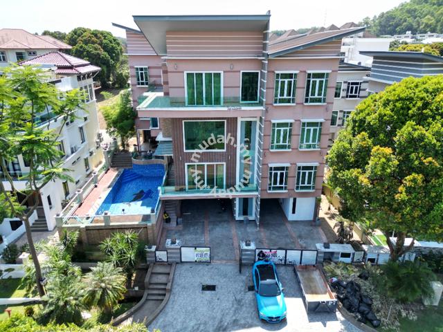 FACING OPEN Bungalow with Lift and Pool Mines Resort Seri Kembangan 1