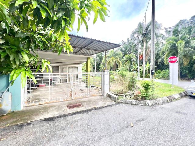 Corner Lot Single Storey 3R2B Taman Amanah Jenjarom 1