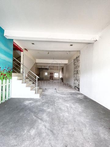 [ DEPAN JALAN UTAMA] Double Storey Shoplot Taman Tasik Puchong 1