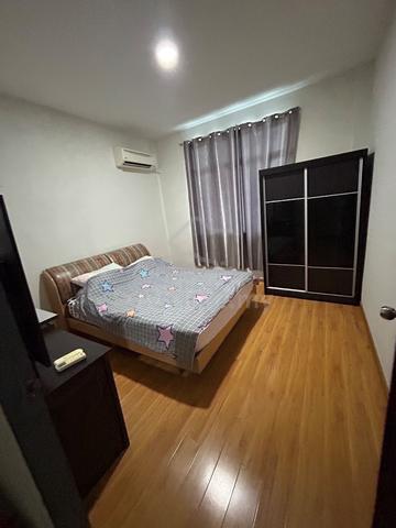 Jalan tun Hussein onn semi D rent 1