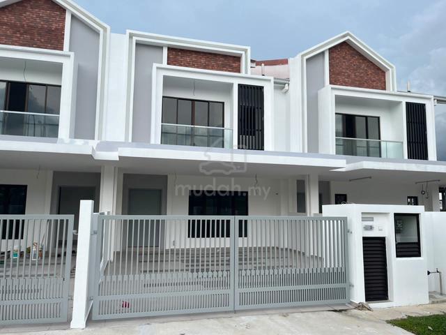 Setia Utama 3, Setia Alam Double Storey 4+1 rooms partially furnished 1