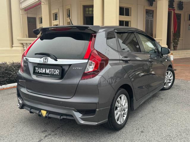 2019 Honda JAZZ GK5 1.5 E FACELIFT (A) FULL LOAN - 3