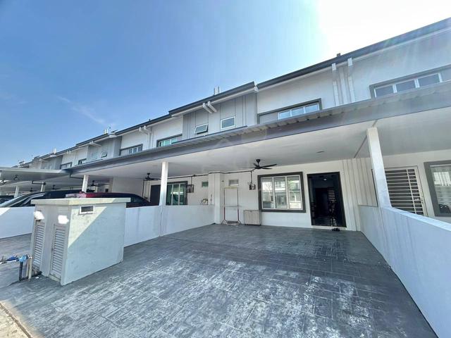 Puncak Alam 2-Storey Terrace Extra Land, Semi Furnish & Gated Guarded 1