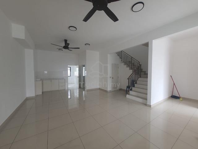 [NEGOTIABLE] Double Storey Superlink Alam Sari, Bangi Intermediate 2