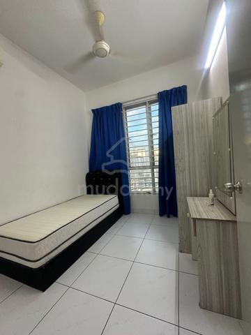 Master Room Fully Furnished with Bahtroom BSP Skypark 1