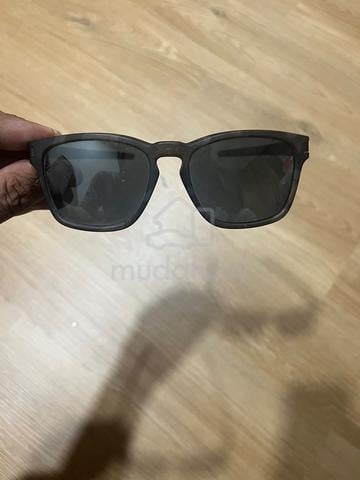 oakley - photo 2 of 5