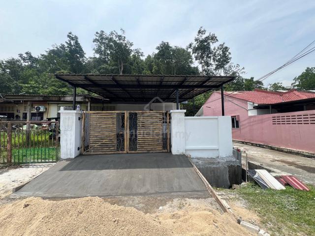 Renovated. End Lot Single Storey Terrace Taman Bernam Bharu 1