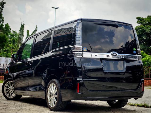 2019 Toyota VOXY 2.0 X (A) - 4