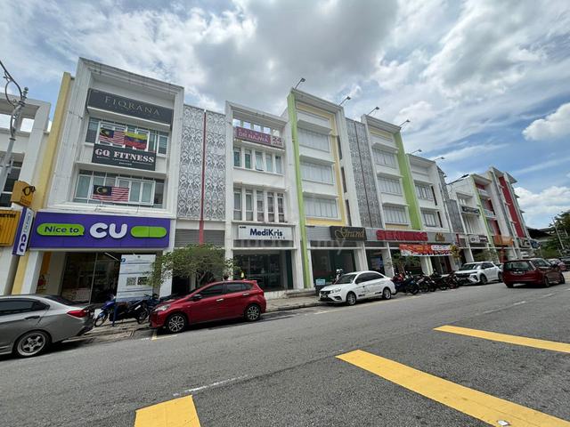 Ground floor shop facing mainroad , best location in putrajaya 1