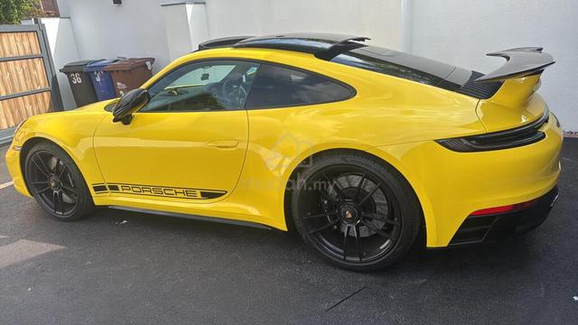 2022 Porsche 911 (992.1) Carrera 4 GTS - 3