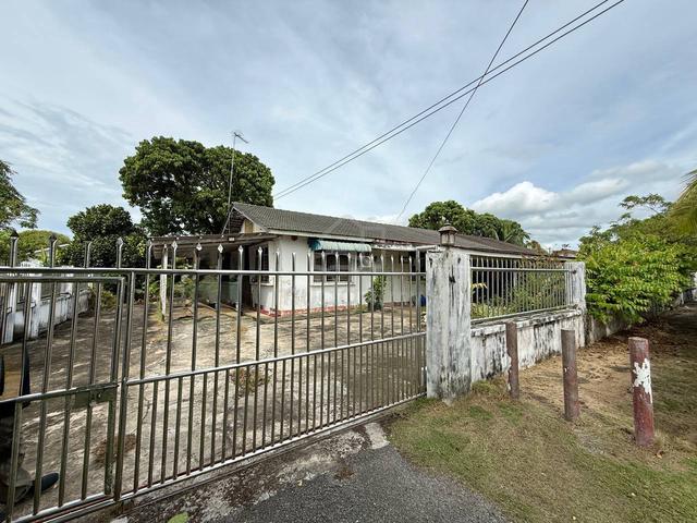 Big Land Size Single Storey Detached House For Sale in Piasau Miri 1