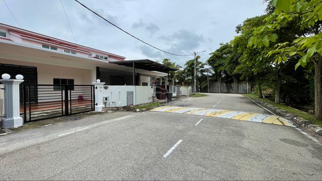 Rumah Teres Saiz Besar 2180kaki persegi untuk dijual 1