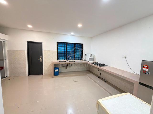 Cheapest renovated single storey jb town area for rent 1