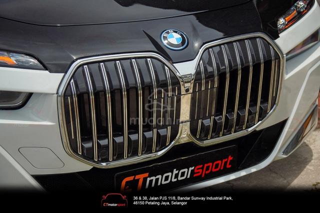 BMW G70 Upgrade M760 Bodykit With Grille - photo 3 of 6
