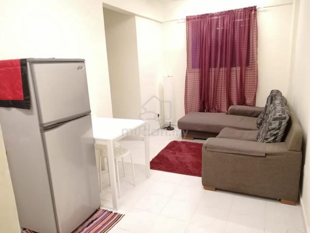 Middle room for rent at Pinang Emas 1