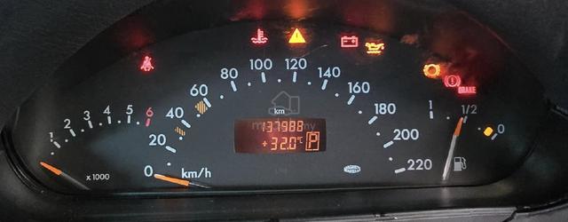 1995 Mercedes Benz 190E 2.0 (A) - 4