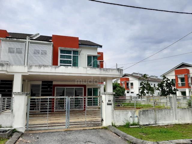 Corner Lot - Double Storey Terrace House Extra Land, Seri Iskandar 1