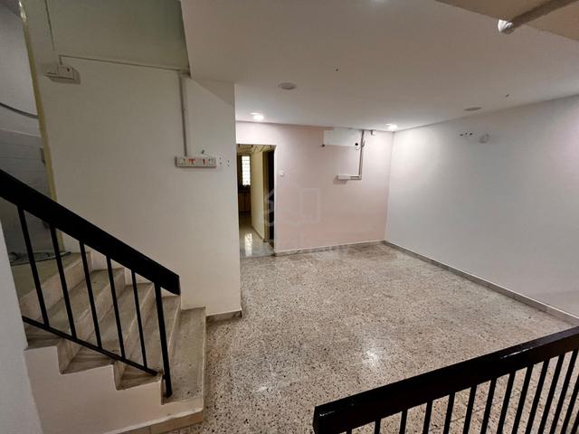 Island Glades Double Terrace House, Main Road 1