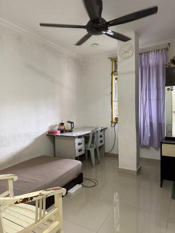 Bilik Untuk Disewa 1