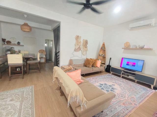Extra land 10FT + Renovated + 4R3B Taman Salak Perdana, Salak Tinggi 1