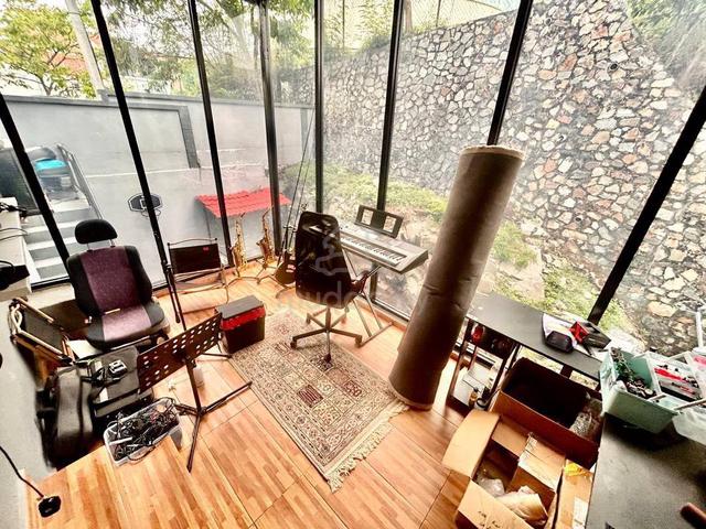 Corner Lot| 3300 sqft area | Glass Room| 7 Bilik | Gated and Guarded 1
