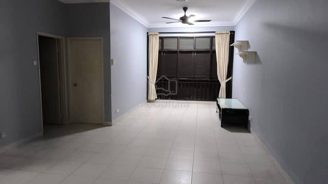 Lakes Condominiums / Pangsapuri Tasik 1