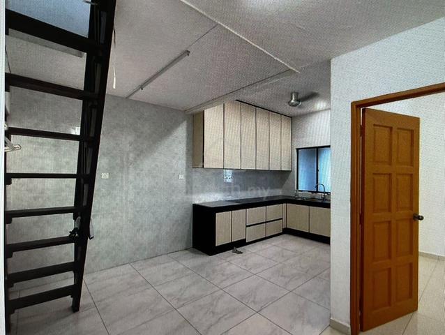 Johor Jaya Jalan Dedap single storey nice condition for rent 1