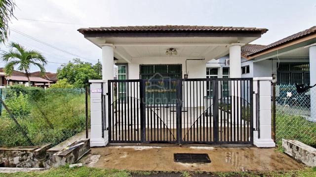 [CORNER LOT] Single storey Semi D Taman Seri Sempang Merlimau 1