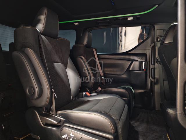 2022 Toyota Alphard 2.5 GOLDEN EYE 5-YRS WARRANTY - 5
