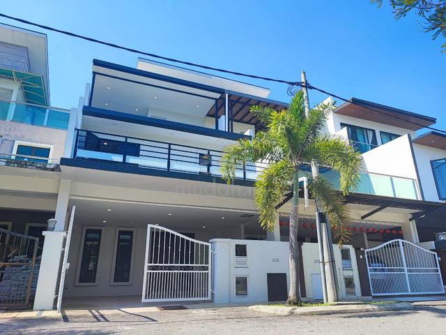 2.5 Storey Terrace Walking distance to Tarcor Park @ Limbongan Indah 1