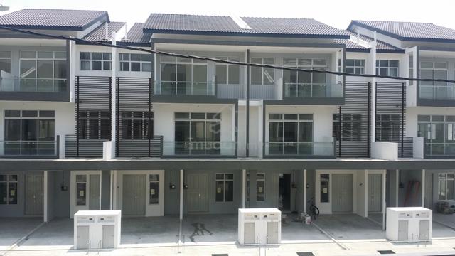 Bandar Saujana Putra Upper Unit 3 storey Townhouse for Sale!!! 1
