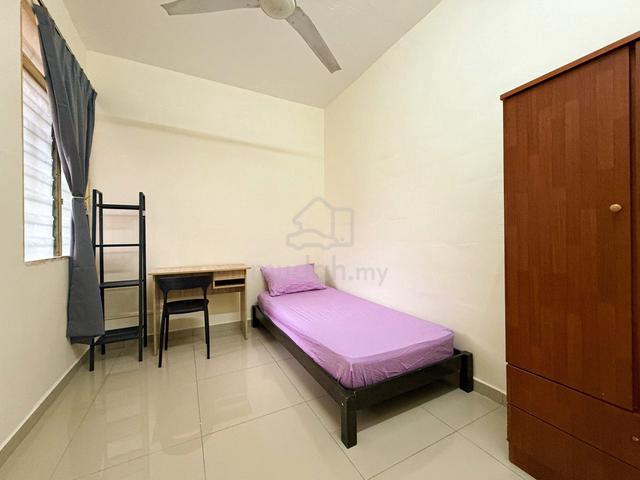[Malay Female] Middle Room Mentari Court Sunway Petaling Jaya 1