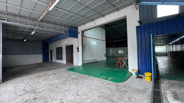 Bercham fully cover semi D factory for rent 1