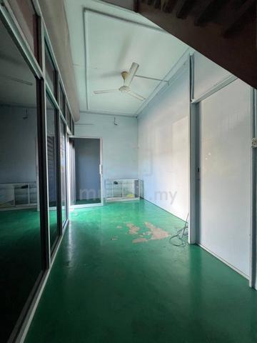 Jalan CTV Tawau Retail Space + Mezzanine For Rent 1
