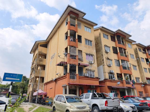 Merak Apartment (Shah Alam) 1