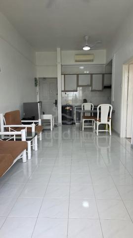 Costa Mahkota 1