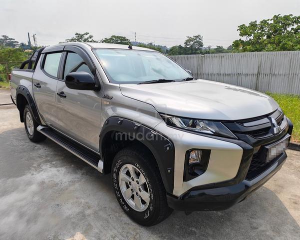 2021 Mitsubishi Triton 2.4 VGT 4x4 6-speed manual - 1