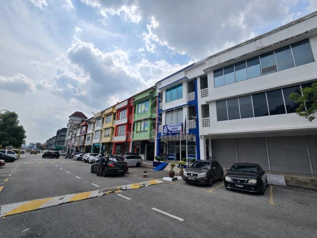 Big Size 1st & 2nd Floor Shop Office Lot Bandar Seri Putra Bangi 1