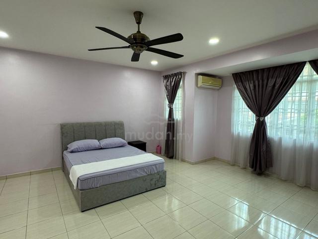 Bandar Bukit Tinggi 2 Master/Medium/Small room private toilet &parking 1